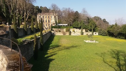 Cave Du Chateau De Fontsegugne, Vignoble à Châteauneuf-de-Gadagne